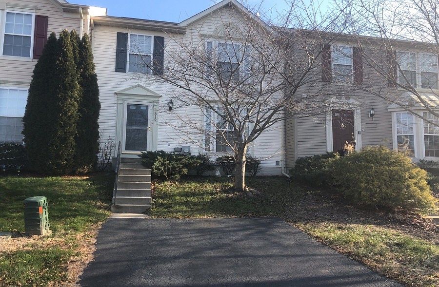 2nd image of 810 Armstrong Ct