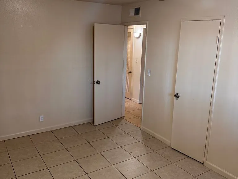 1115 W Simpson Ave — Photo 13