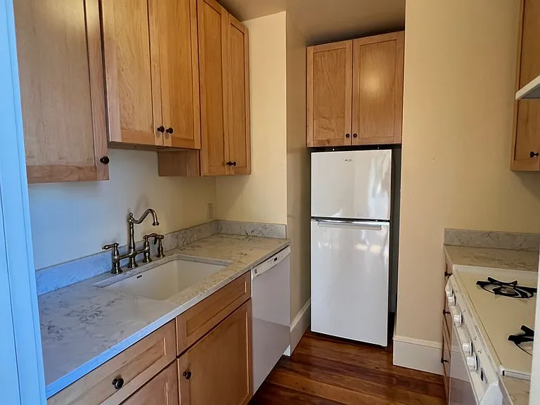 110 Richardson St — Photo 13
