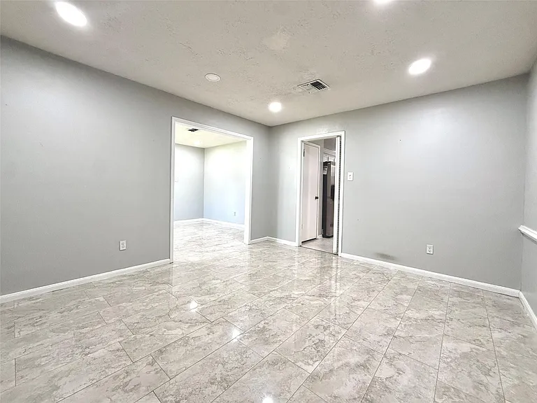 9002 Sabastian Dr — Photo 7