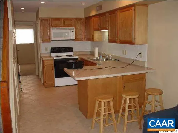 2100 Jefferson Park Ave APT 5, Charlottesville, VA 22903