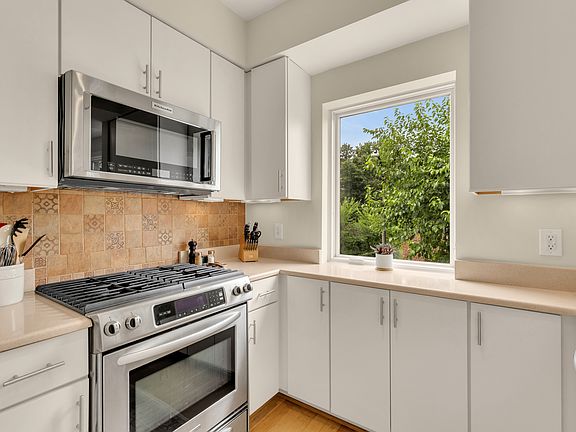 5th image of 2922 18th St NW APT 2