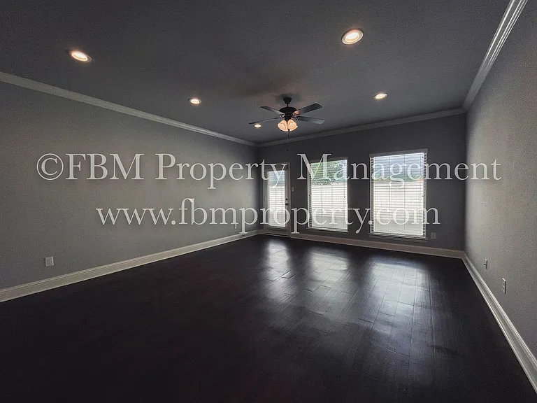 300 Hawk Ave #C2 — Photo 5