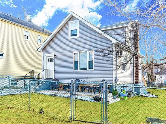 3rd image of 147 Belknap Ave