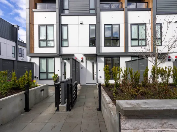 715 Ducklow St #210, Coquitlam, BC V3J 4C9