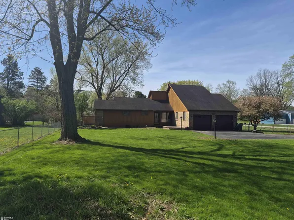 1115 Turrill Rd, Lapeer, MI 48446