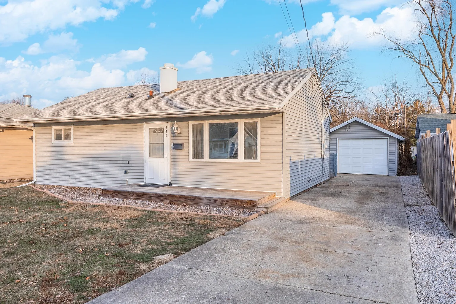 334 E Baker St photo 1