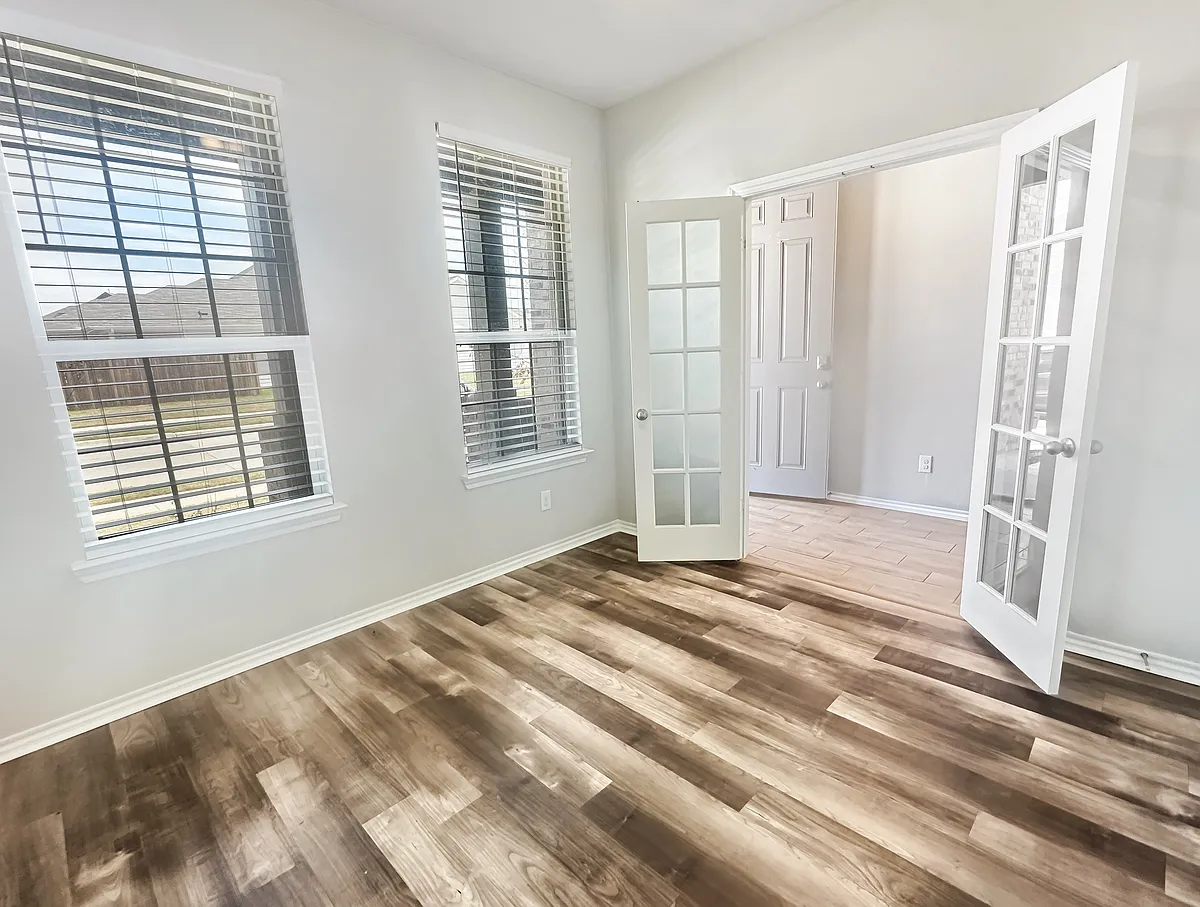 Office on right, coming in from the front door. - 2912 Brittlebush Dr