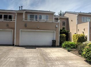 3930 NE Megginson St APT C, Newport, OR 97365