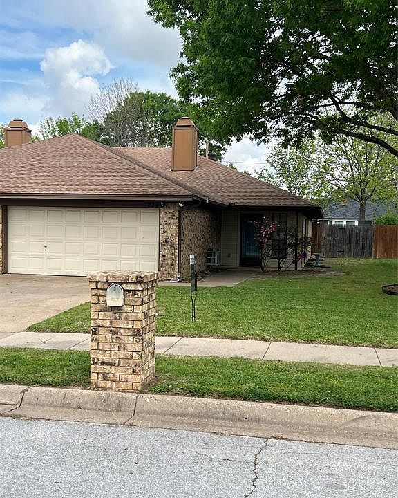 232 Mountainview Dr., Hurst -