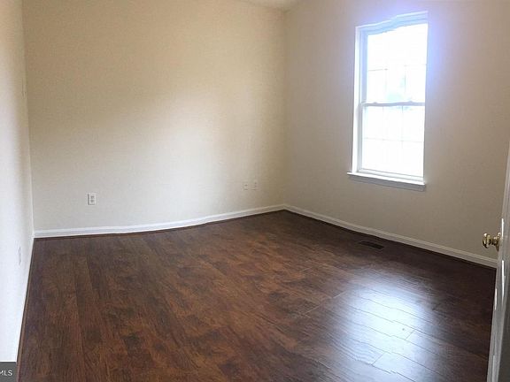 4th image of 105 Spotslee Dr