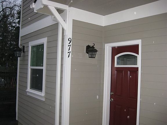 3rd image of 977 Siskiyou Blvd
