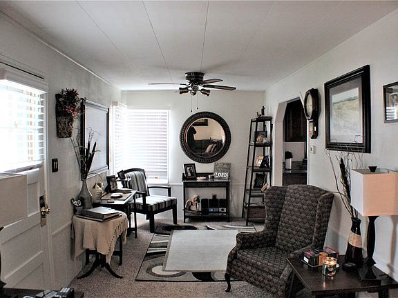 3rd image of 501 9th St NE
