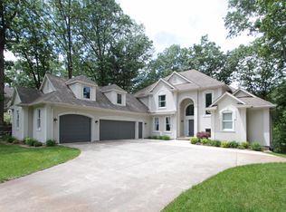 631 Springwood Dr, Kalamazoo, MI 49009