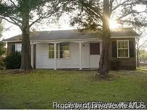 3 bed, 1.5 bath, 1188 sqft, $1,100 — Photo 1