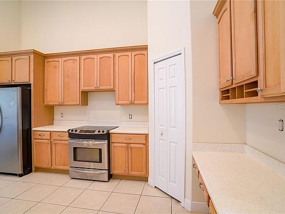4th image of 28 E Pierce Ave