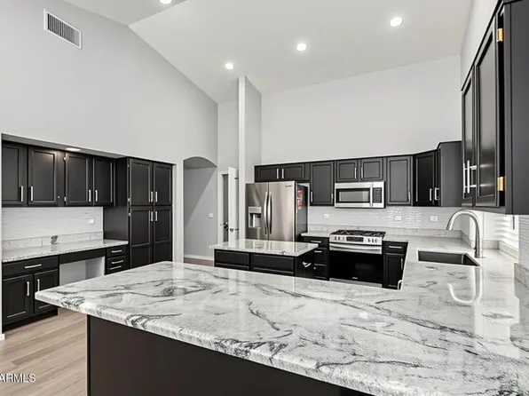 8935 W KERRY Lane, Peoria, AZ 85382