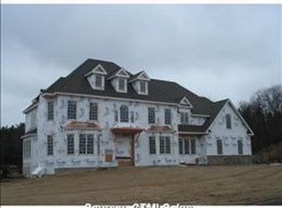 4 Country Club Dr, Farmington, CT 06032