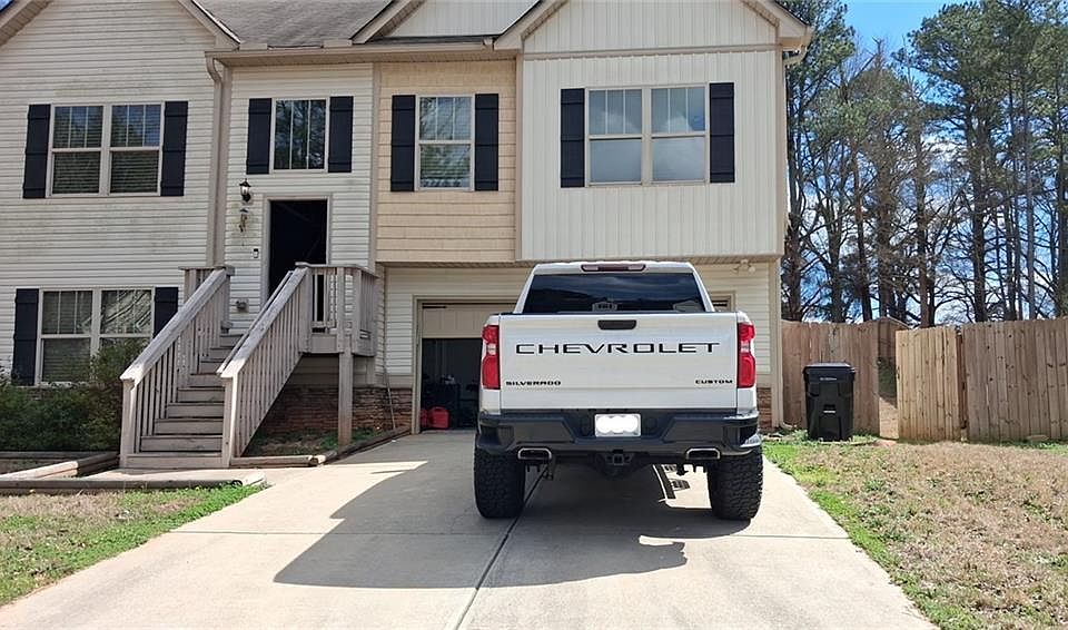 1st image of 320 Brook Ct