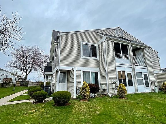 2nd image of 667 Correll Ave Unit 1