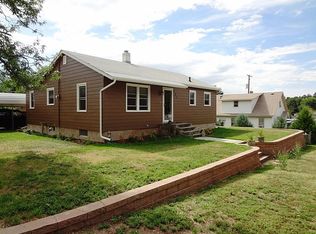 401 Cambridge Ave, Hot Springs, SD 57747