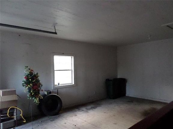 5th image of 110 N 1st St W