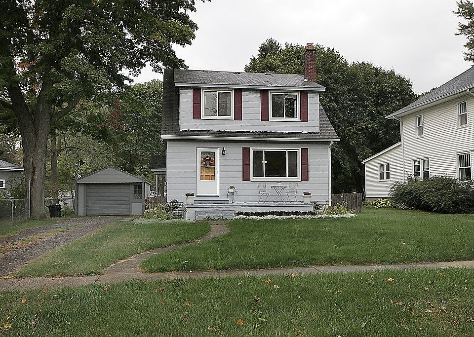 1st image of 58849 Pine St