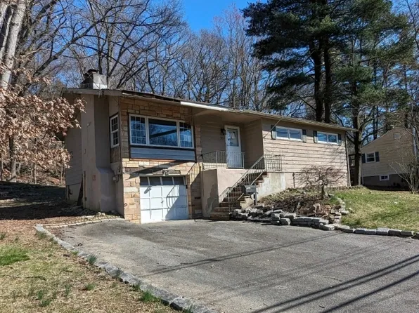 20 Canterbury Rd, Ringwood Boro, NJ 07456