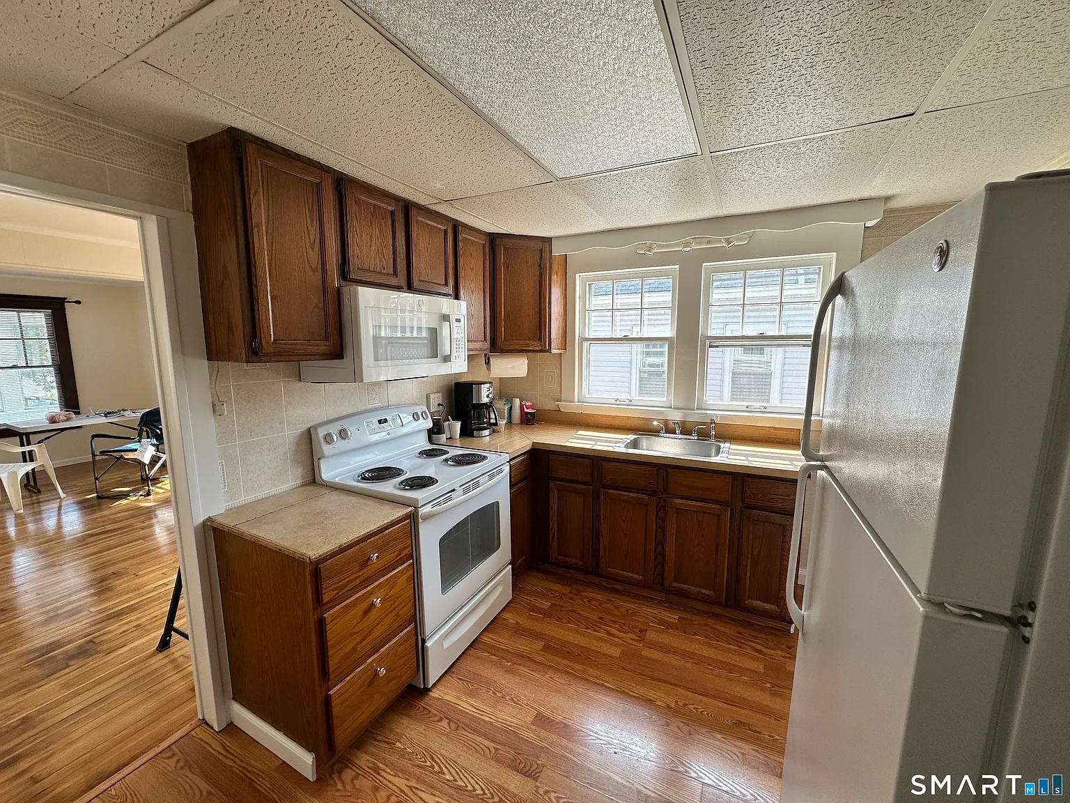 3 bed, 1.0 bath, 1716 sqft, $2,800 — Photo 2