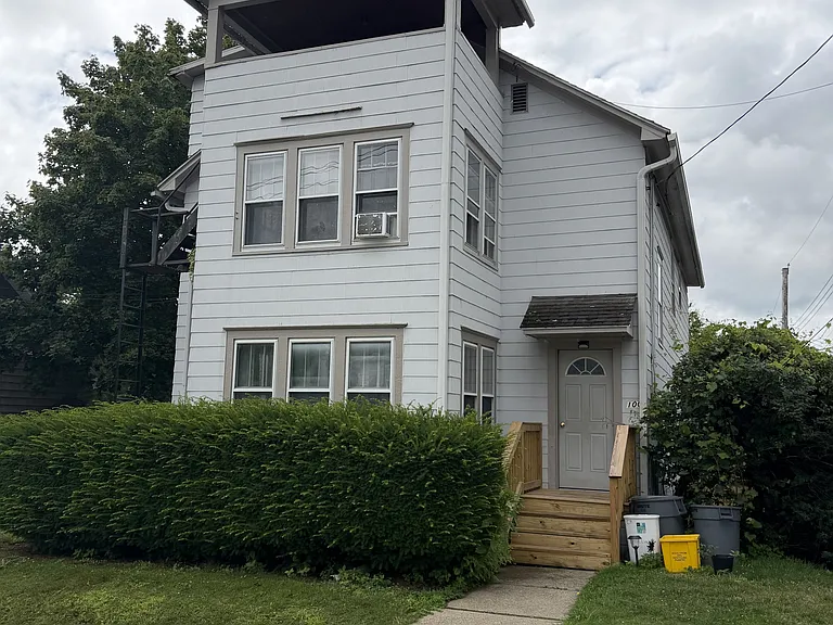 100 E Valley St #3 — Photo 1
