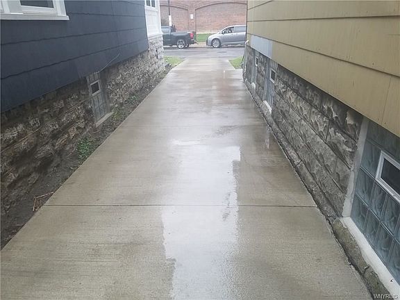 2nd image of 145 Baynes St
