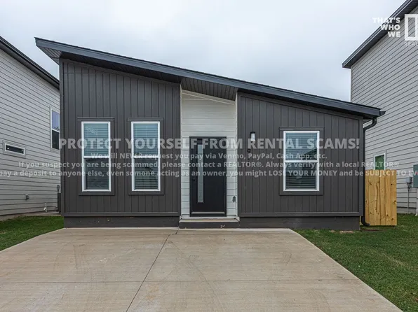 911 Reading Railroad Ln, Centerton, AR 72719