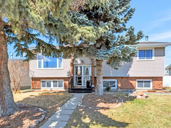 11 S Pearson Cres, Red Deer, AB T4P 1L8