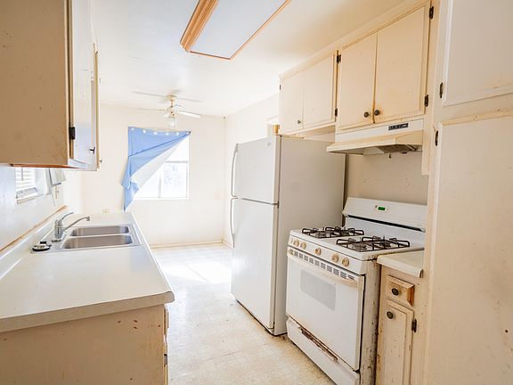 3rd image of 3806 Mercury Dr