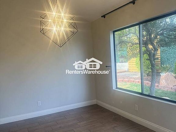 5th image of 2117 Desert Pines St