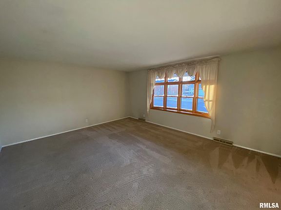 3rd image of 226 Cypress St