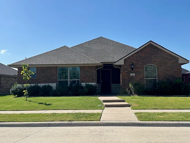 3 bed, 1733 sqft, $2,200 — Photo 2