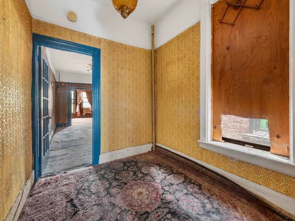 638 Warren Street image 6 of 8