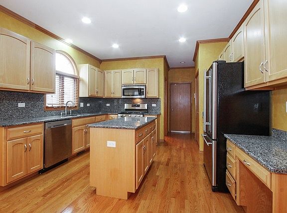 4th image of 13031 Holmes Dr