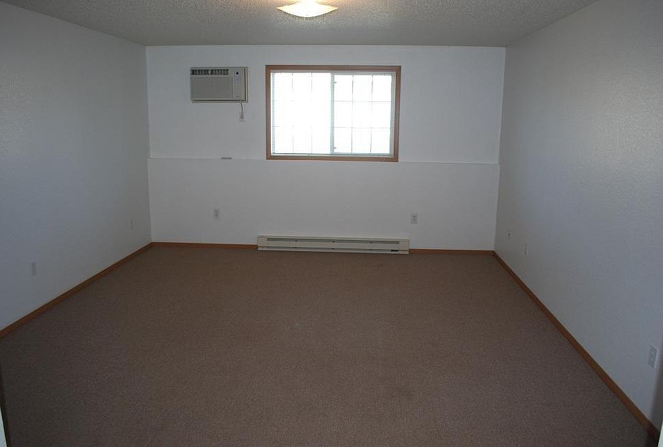 2nd image of 100 Industrial Dr APT 13
