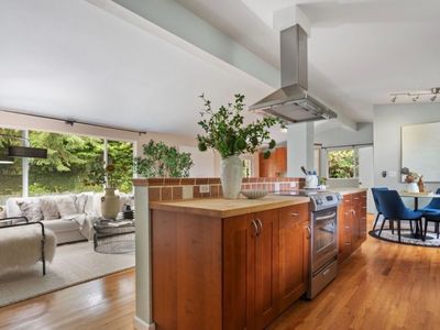 15641 SE 24th St, Bellevue, WA, 98008