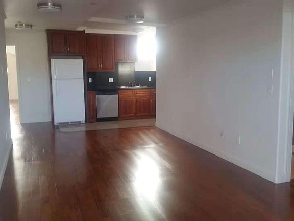 3rd image of 139 Girard St