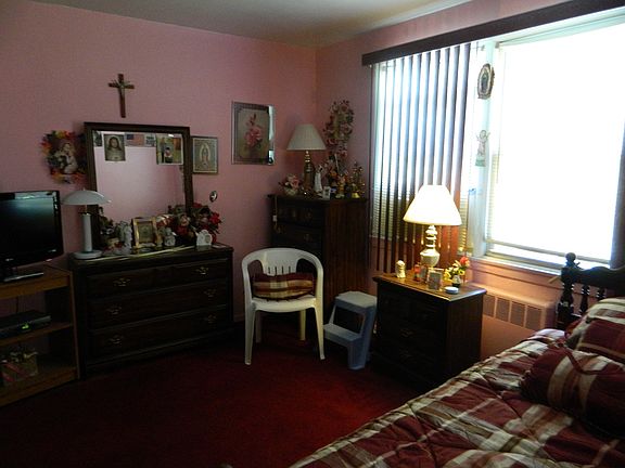 5th image of 35 Lawrence Park Cres