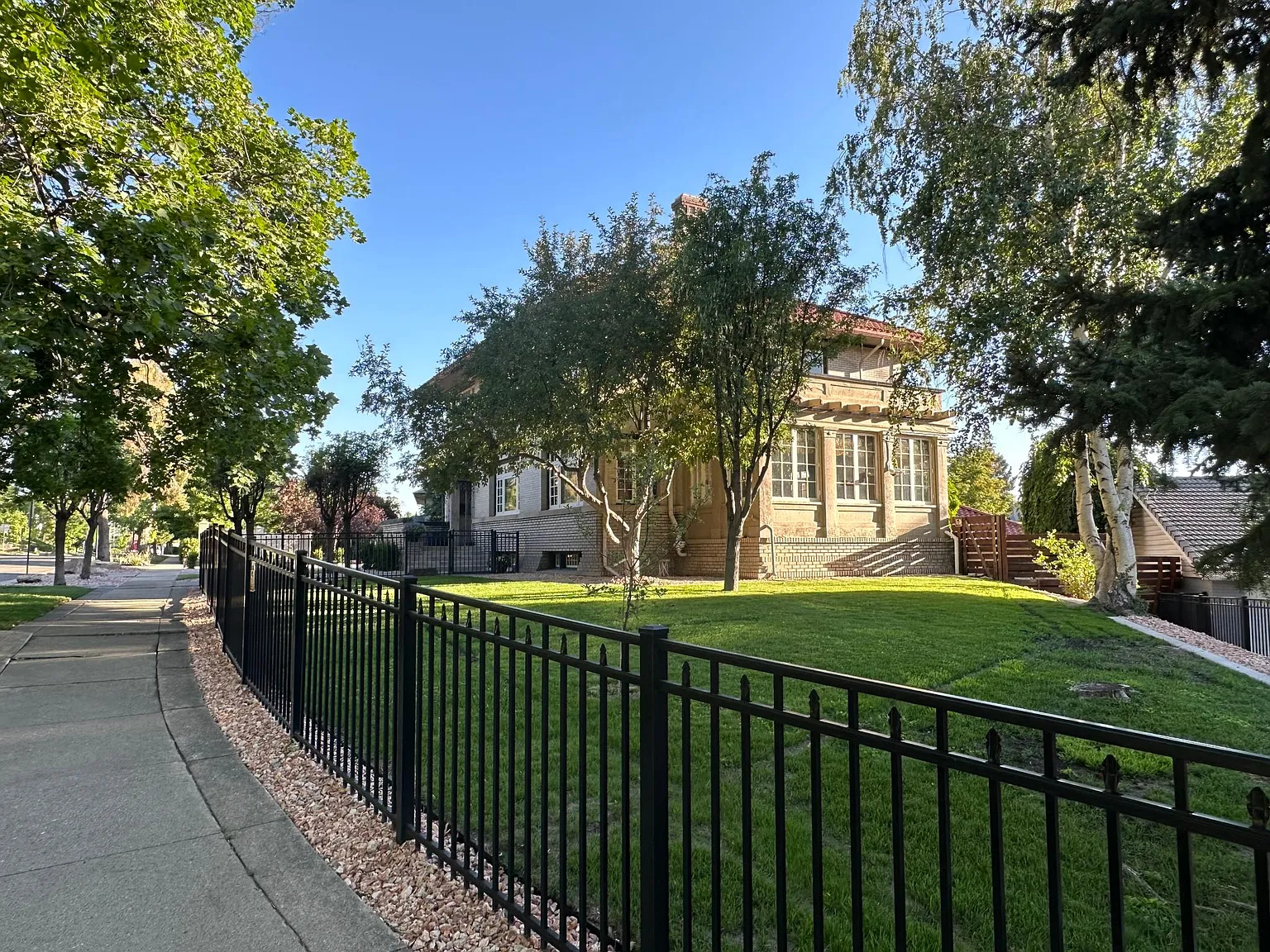 5 bed, 4700 sqft, $850 — Photo 3