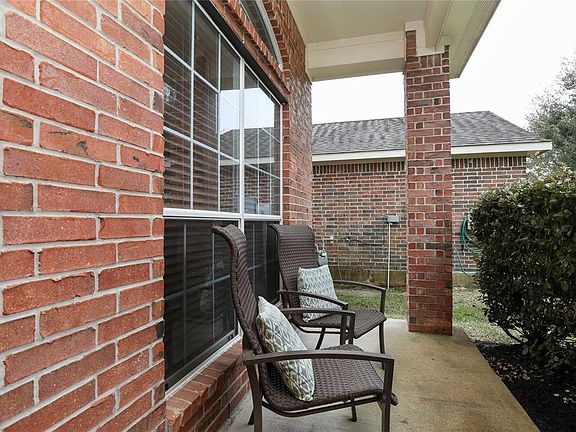 4th image of 6815 Arbor Hollow Ln