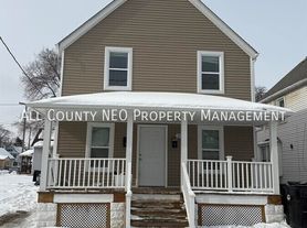 3320 W 56th St, Cleveland, OH