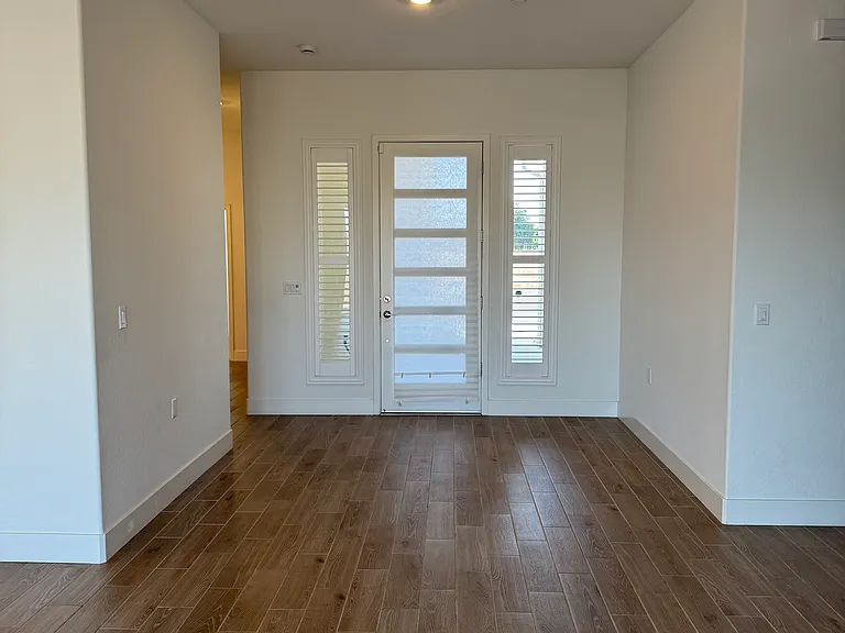 525 E Riverway Ave — Photo 5