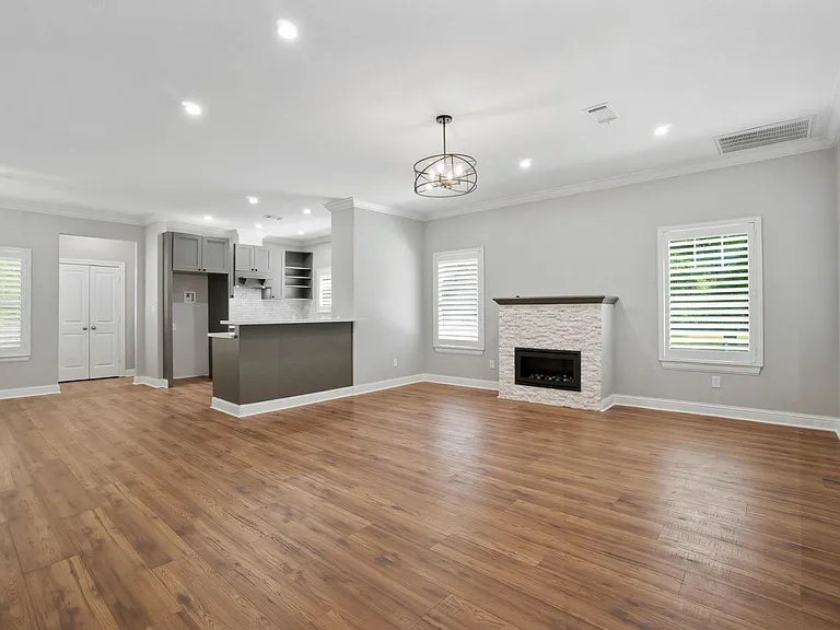 502 Louisa St — Photo 14