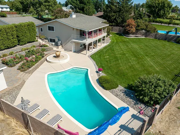 9216 Merrick Dr, Pasco, WA 99301