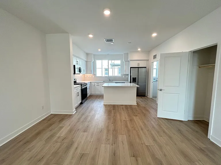 11753 Florence Ave — Photo 5